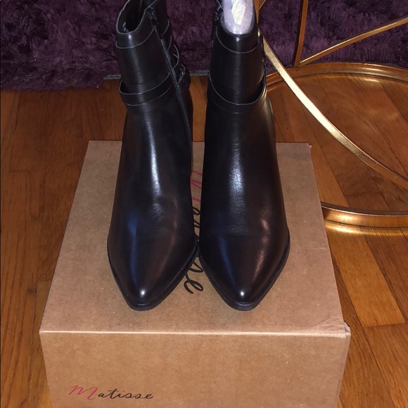 Matisse heeled bootie w/buckle detail sz 10 - Picture 2 of 6